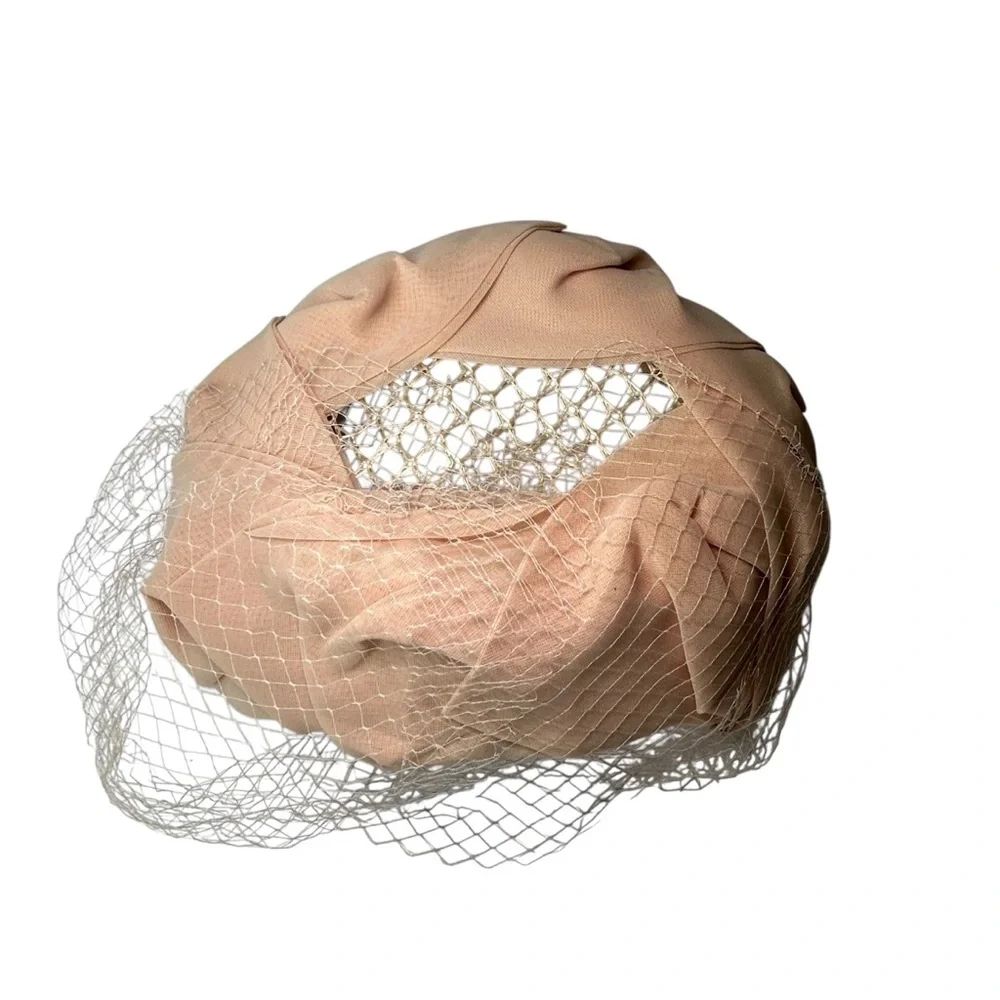 Pillbox Hat with Netting Vintage Beige Light Pink Retro Formal Headpiece Party - Picture 3 of 13